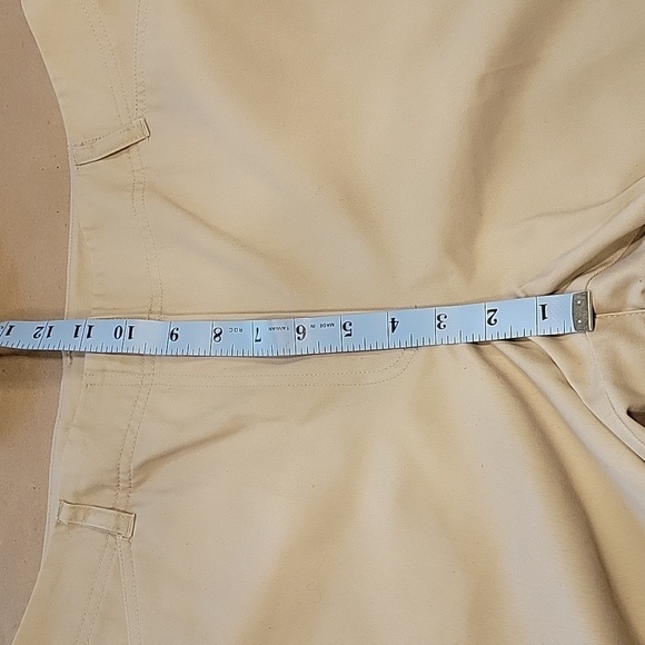 Lands' End Size 14P Khaki Shorts, 9" Inseam, Excellent Condition - Picture 7 of 11